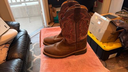 Cowboy boots square toe 10.5