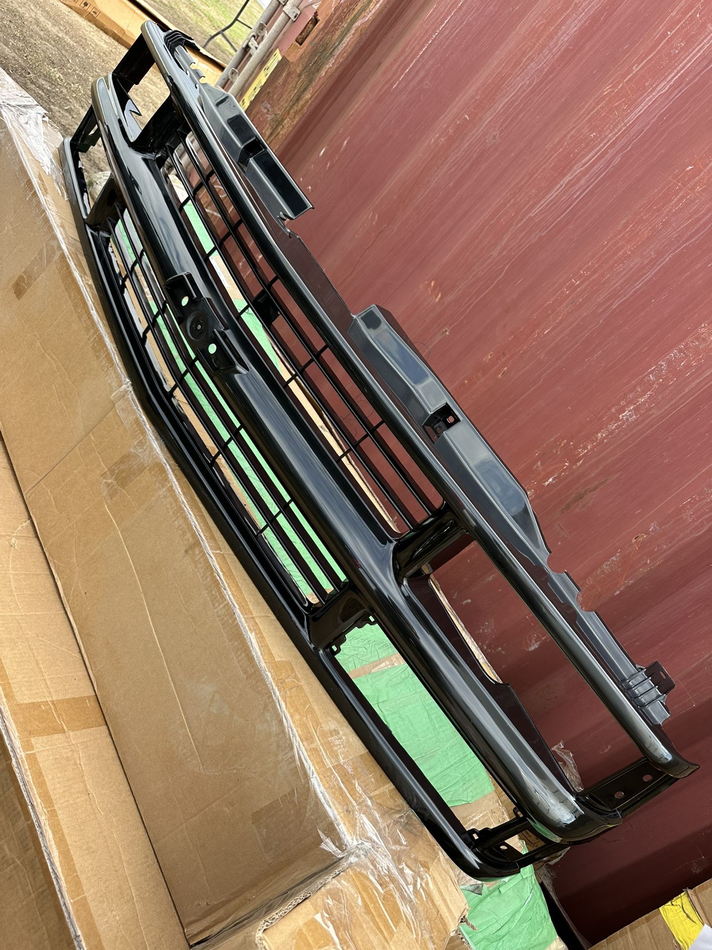 94-98 Chevy Silverado Tahoe Grille New