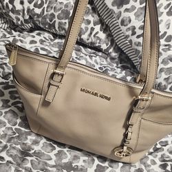 Michael Kors Jet Set Leather Tote – Beige