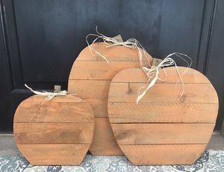Pallet Pumpkins Trio