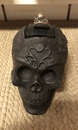 Iron Skull Gothic Ring Holder
