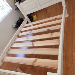 Queen Bedframe 