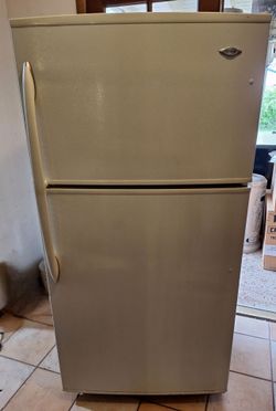 Maytag 21 cubic ft. W/ ice maker