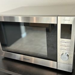 Panasonic Homechef 4-In-1 Microwave Oven with Air Fryer, Convection Bake  Ships same day. Item is lightly used comes in box! Fully functional!   Intro