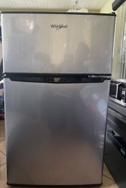 Whirlpool WH31S1E compact refrigerator