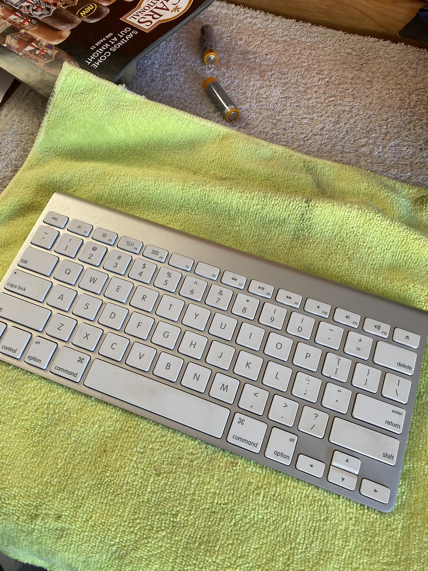 Apple Wireless Keyboard A1314