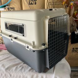 Pet Carrier, Medium ( 30-50lbs) 32x23x24. IATA  Approved. 