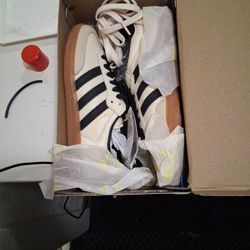 Size 5 1/2 Women's OG Sambas Adidas 