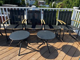 4 deck chairs, 2 side tables