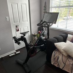 Peloton Bike – Black - Excellent Condition - New – Includes Accessories!