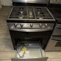 Whirlpool Gas Convection Oven  Range  / 5 Burners / 