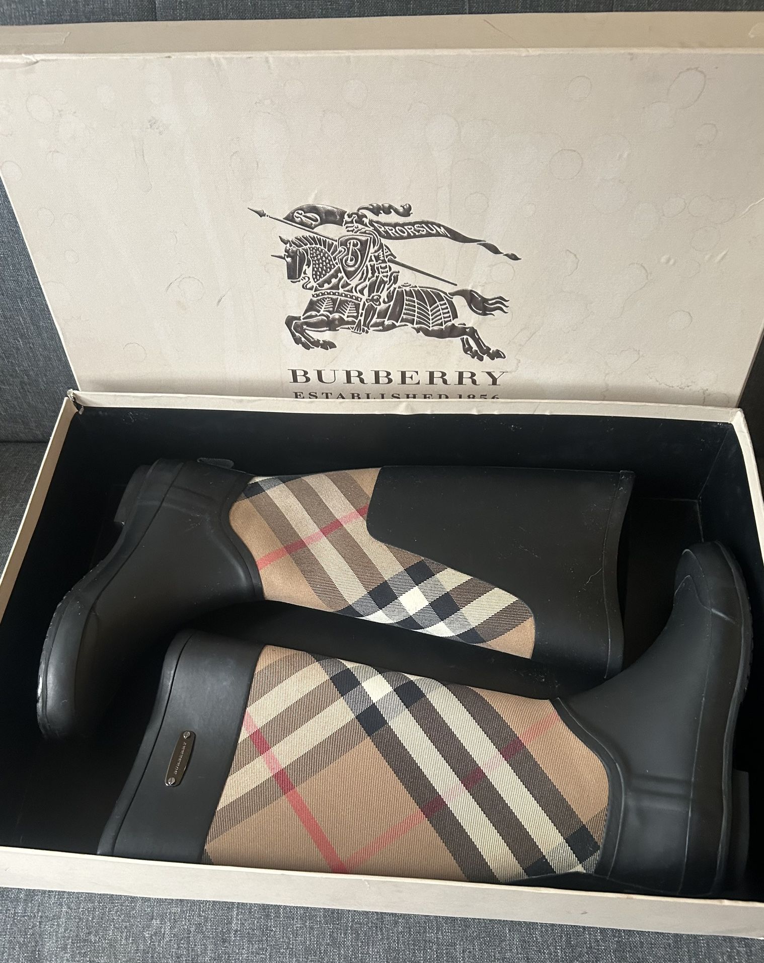 Women’s Burberry Rainboots Us 5.5