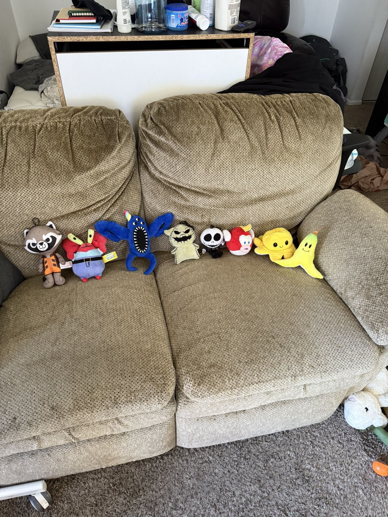 Lot 8 stuffed animals