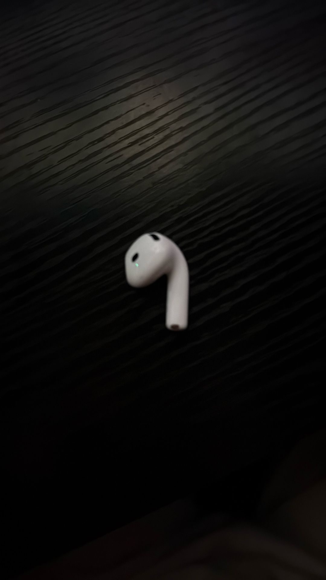 Right AirPod 4 Noise Cancel 