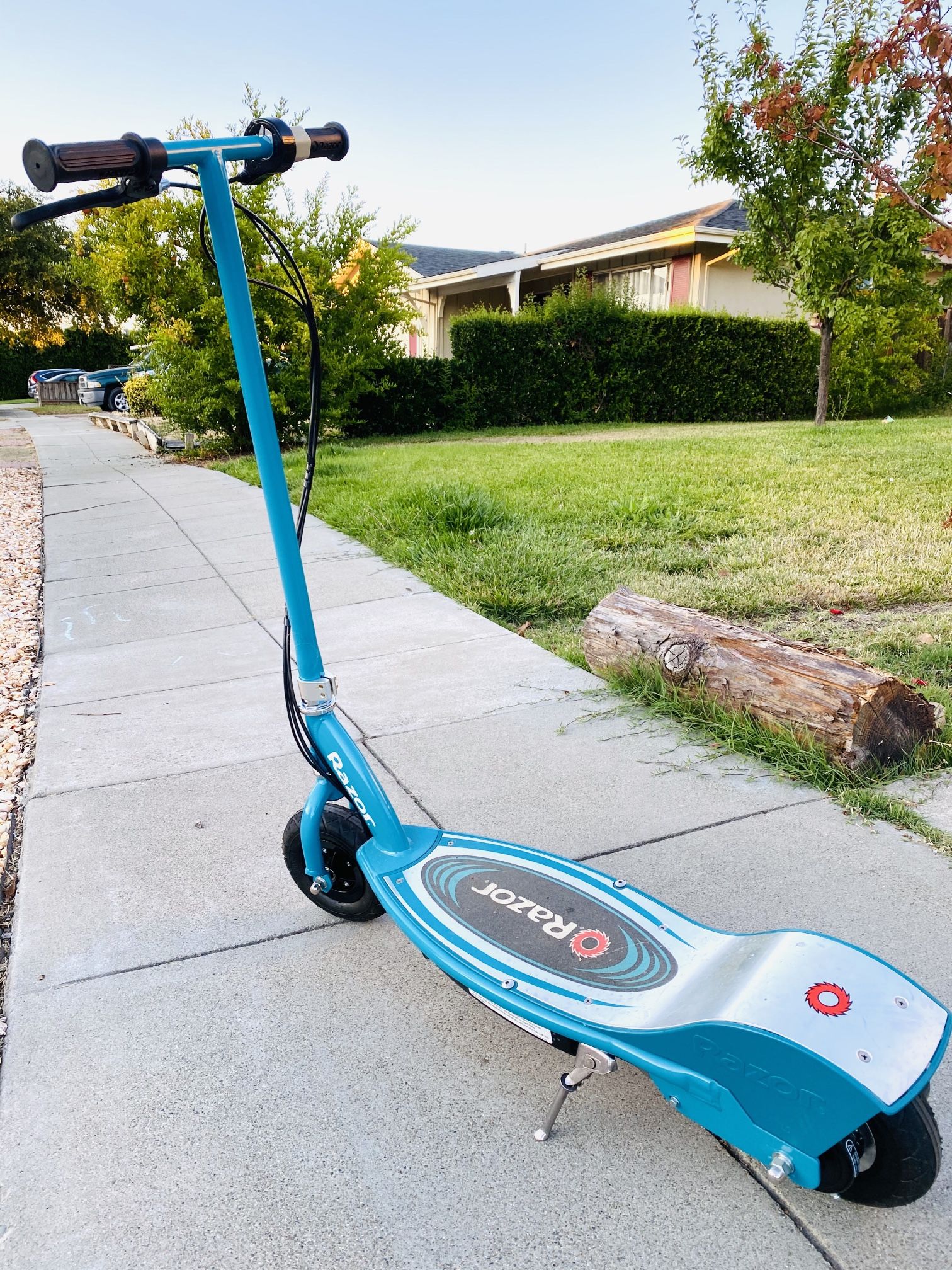 Razor E-200 Electric Scooter for Sale in San Jose, CA - OfferUp