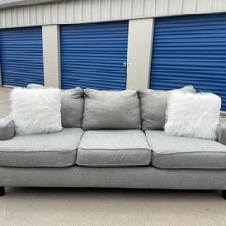 FREE DELIVERY 🚚🚛🚚 awesome Light Gray Couch!