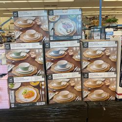 Member’s Mark 12 Piece Two-Tone Dinnerware Set