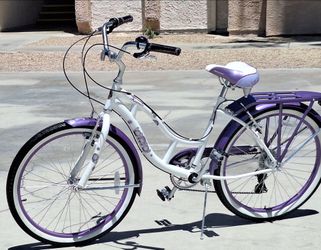Woman Schwinn beach  cruiser size 24 seven speed