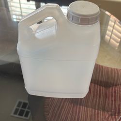 1 Gallon Clear Jugs With Handle