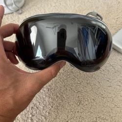 Apple Vision Pro Gen 1, 256GB, with Apple Case