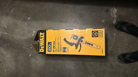 Dewalt 20V MAX Chainsaw with Lithium ion battery