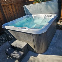 Hydropool Serenity In Great condition 7,000 OBO