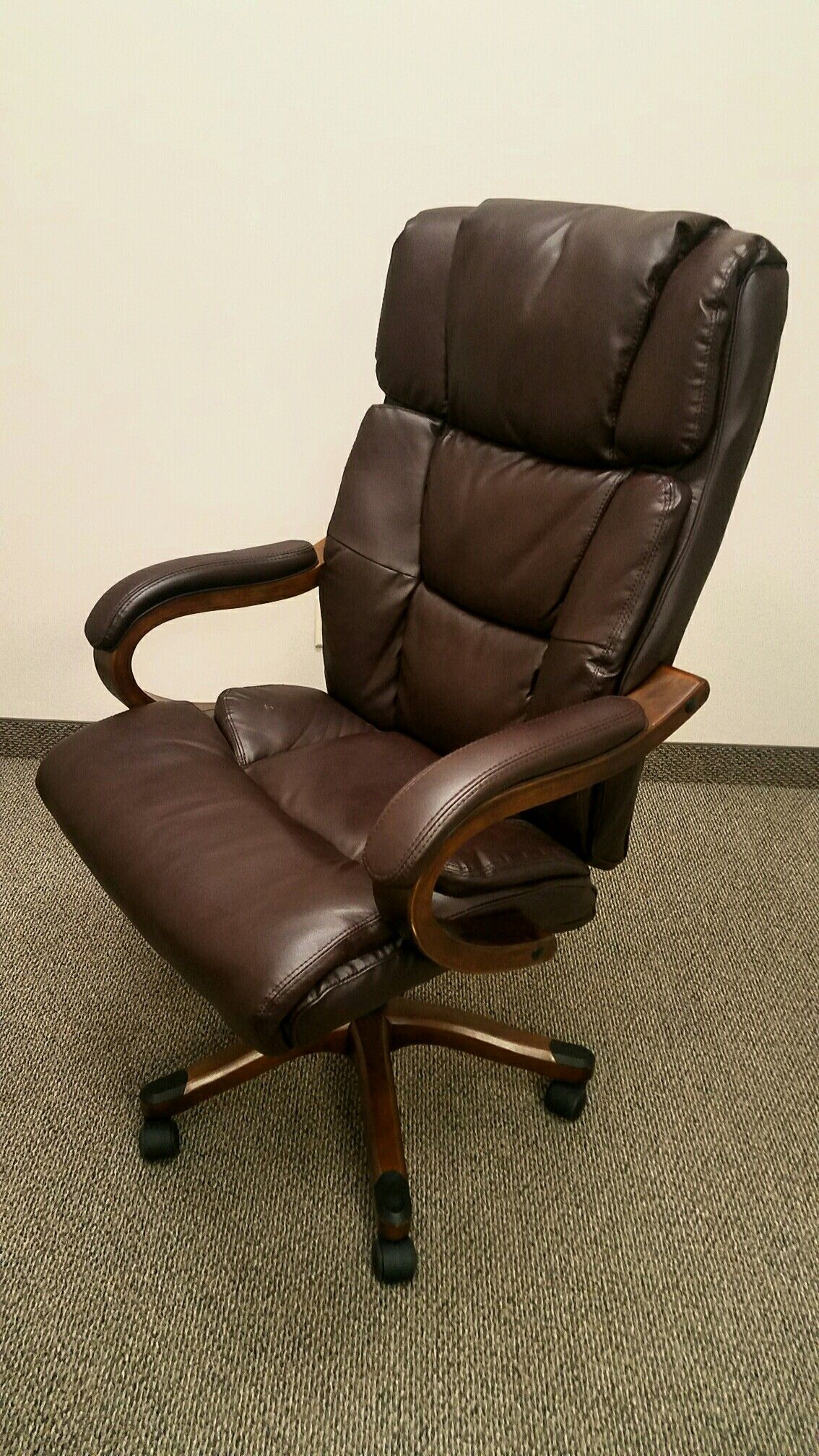 Broyhill Executive office chair. ( Silla Ejecutivo de oficina )