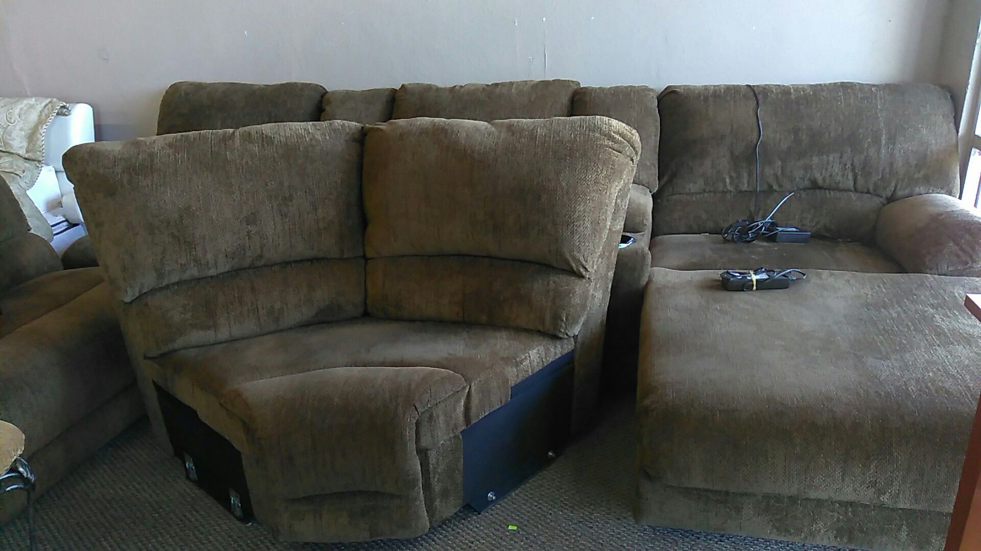 Brand-new brown sectional set with cup holders and 4 electric recliners