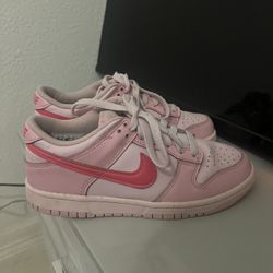 Nike dunk low triple pink