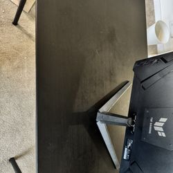 a table with 4 chairs