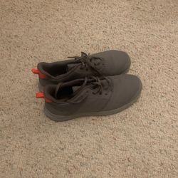 Men’s Used Grey Rebook Size 11.5