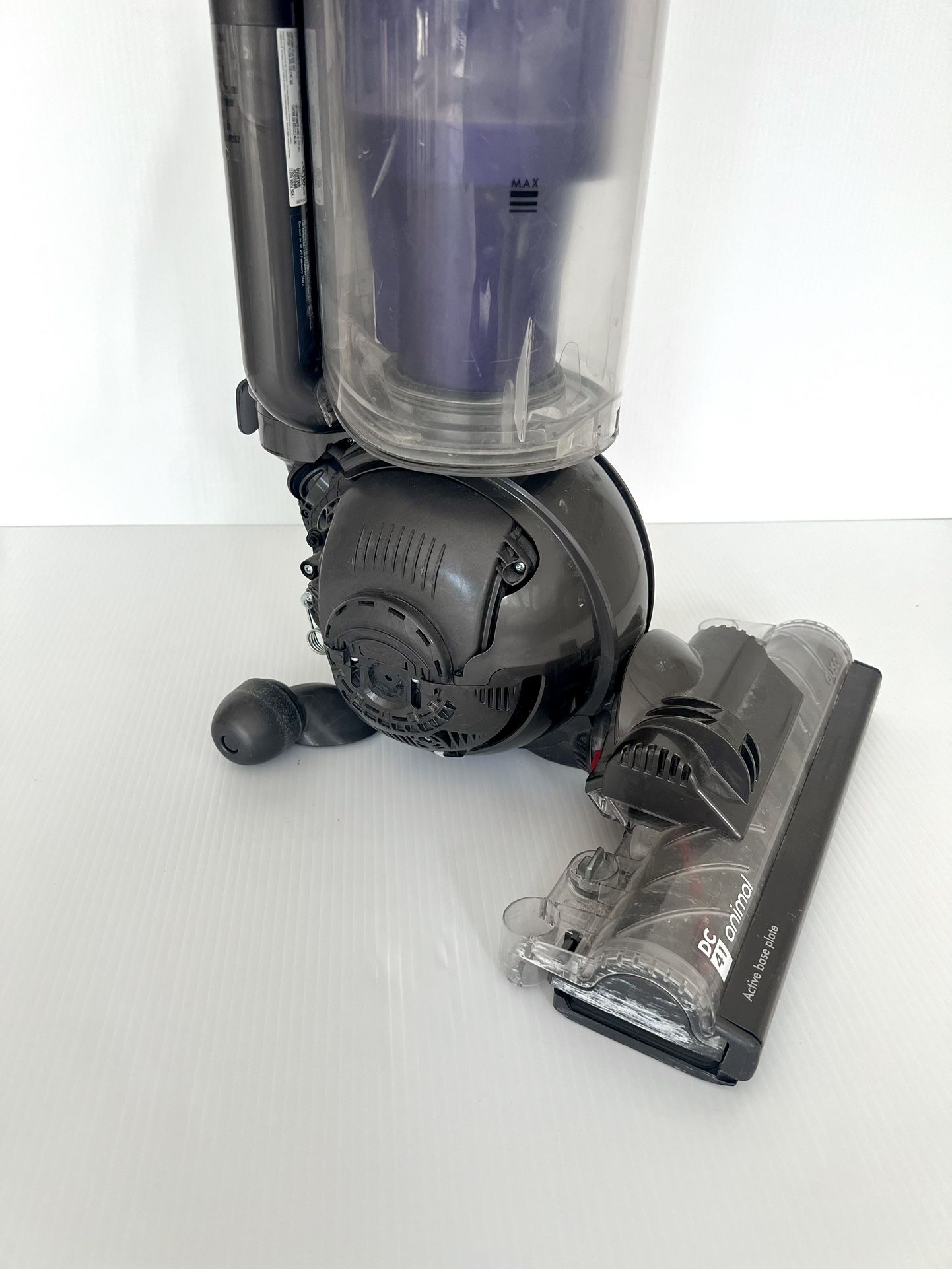  Dyson DC41 animal  With Radial root cyclone technology 