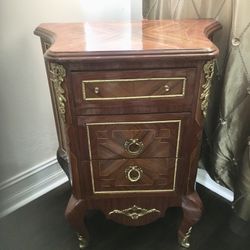 Vintage - Antique french style nightstand table