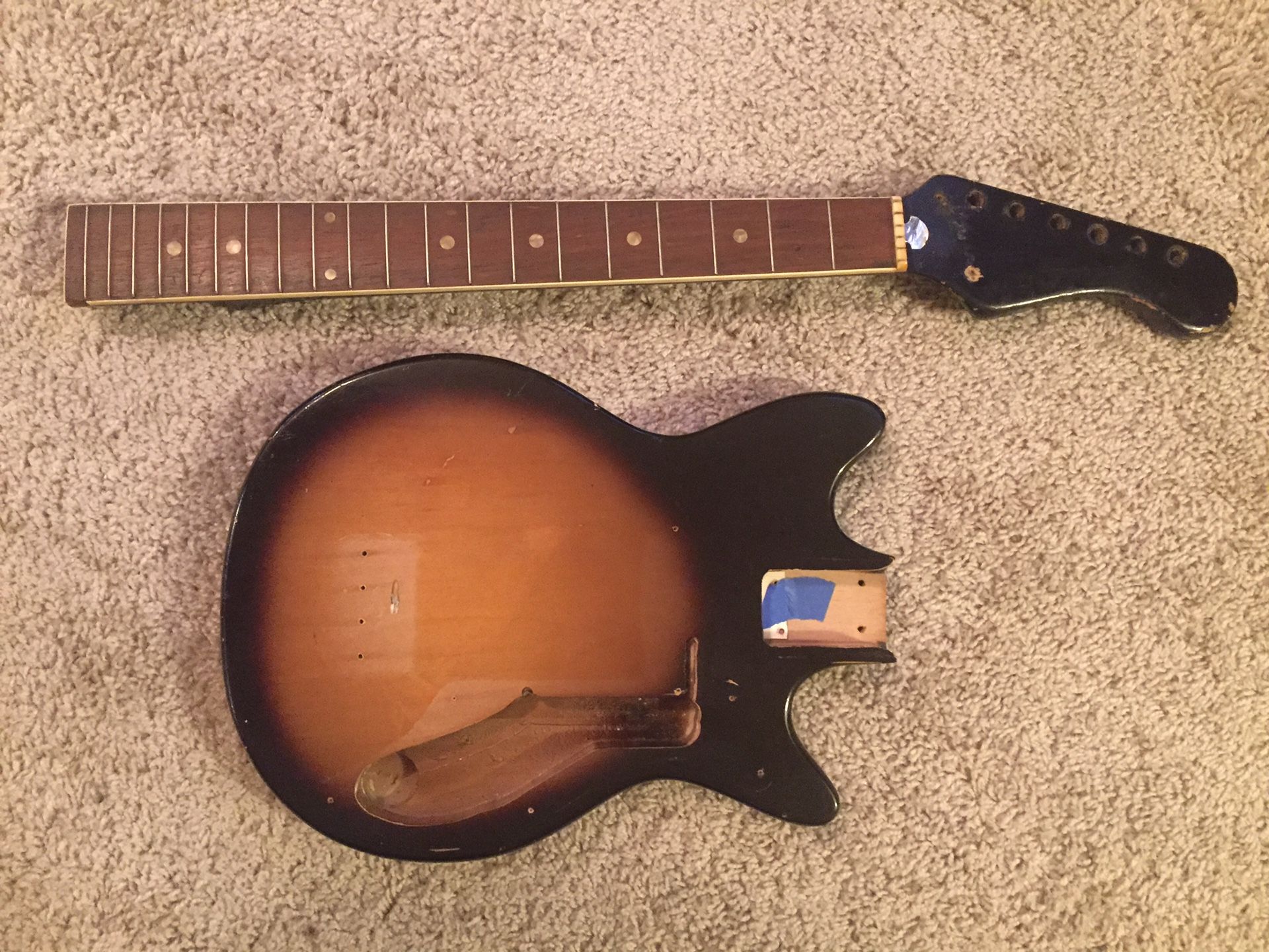 Teisco CM-10 amplifier and electric guitar (please read)
