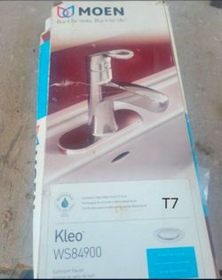 New MOEN Kleo Single Hole Single-Handle Mid-Arc Bathroom Faucet in Chrome