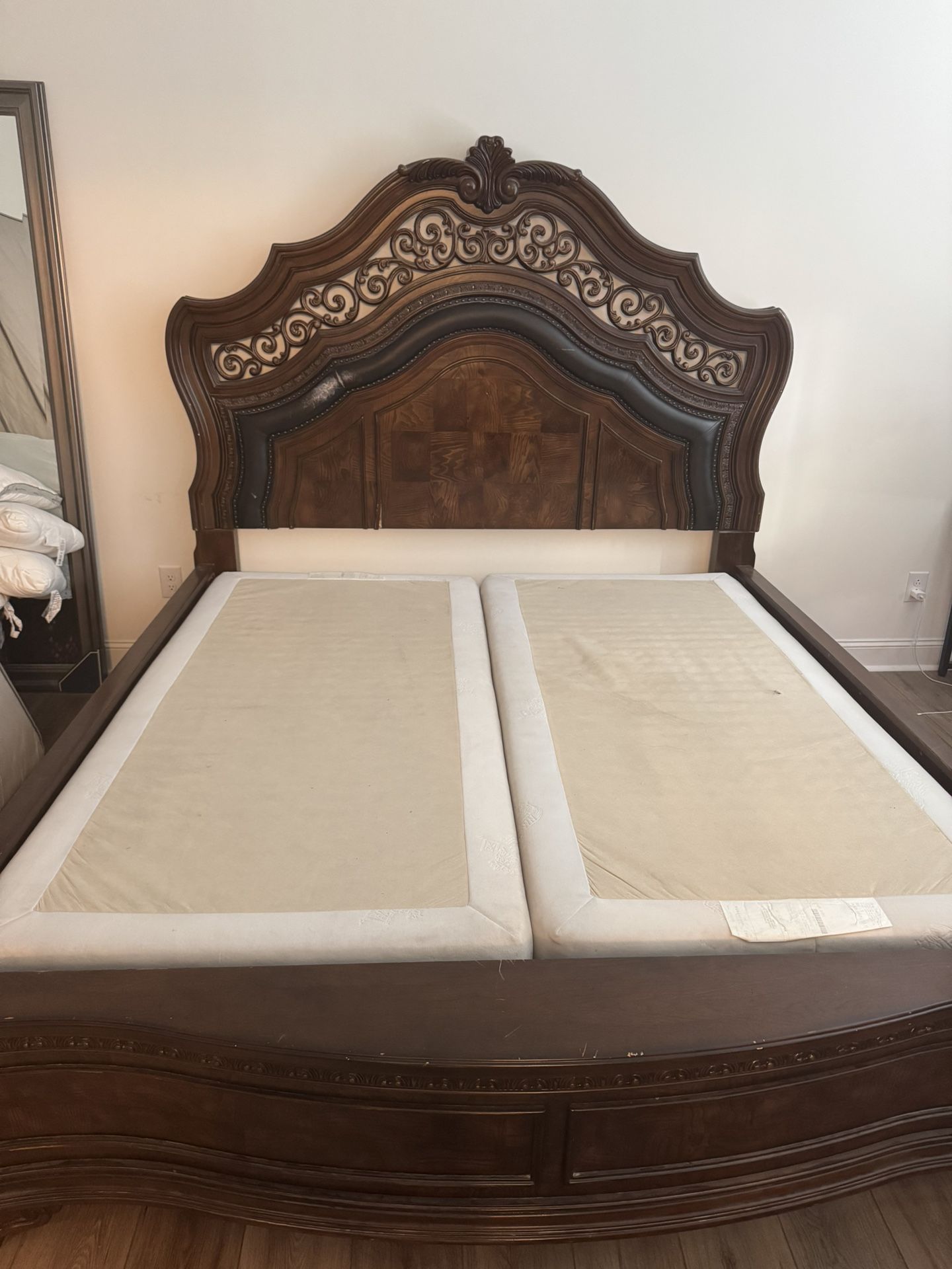 Rooms To Go King Yorkshire Manor Bedroom