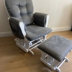 Rocking Chair With Ottoman (Read Description)
