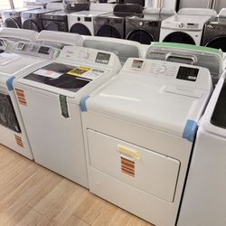 New Whirlpool Washer 2-in-1 Removable Agitator And Front Load Gas Dryer Set. 