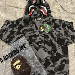 black Bape Hoodie Men’s Size Large 120$ 