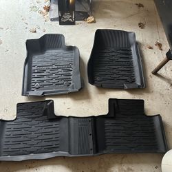 OEM molded Floor Liners For Jeep Grand Cherokee WK2. 