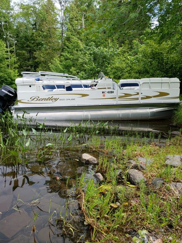 Pontune boat