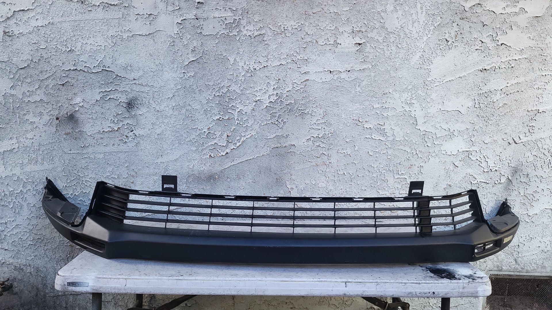 2017-2019 TOYOTA HIGHLANDER FRONT LOWER BUMPER COVER VALANCE OEM