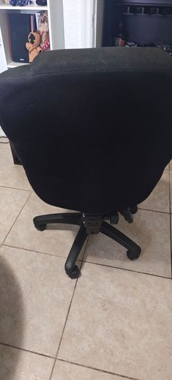 Black Mesh Office Chair with Wheels