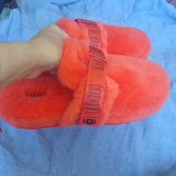 BRAND NEW  UGG  (NEW  SEASON)  FLUFF  SHEEPSKIN  SLEEPERS