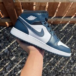Jordan 1 Mid Navy (Size 6.5Y)