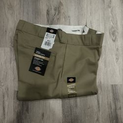 khaki loose fit men’s dickies 34x32 brand new 