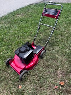 TORO SELF PROPELLED IRON CAST FOREVER 21 INCH DECK WITH ROTO STOP BLADE CONTROL SYSTEM POWERED BY 190CC BRIGGS AND STRATTON. WORKS FLAWLESSLY CUTS BEA