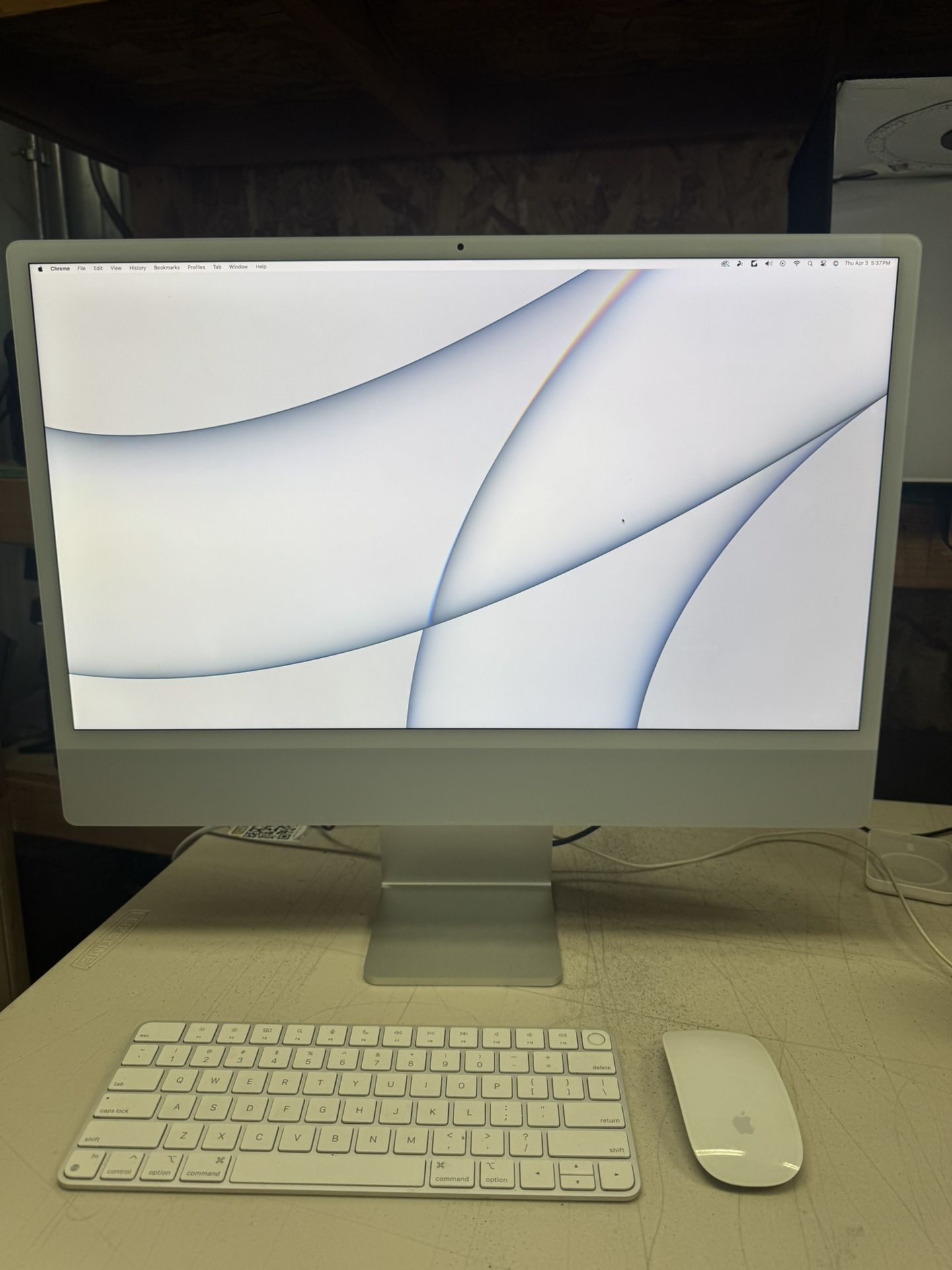 24” iMac (Silver) – Excellent Condition