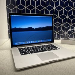 2015 15” MacBook Pro 2.5Ghz Core i7 16GB Ram 512SSD! Like New!