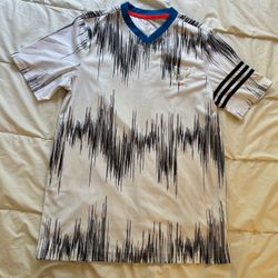Adidas Messi 2025/26 Argentina Away Jersey with black soundwave graphic Size: XL youth.